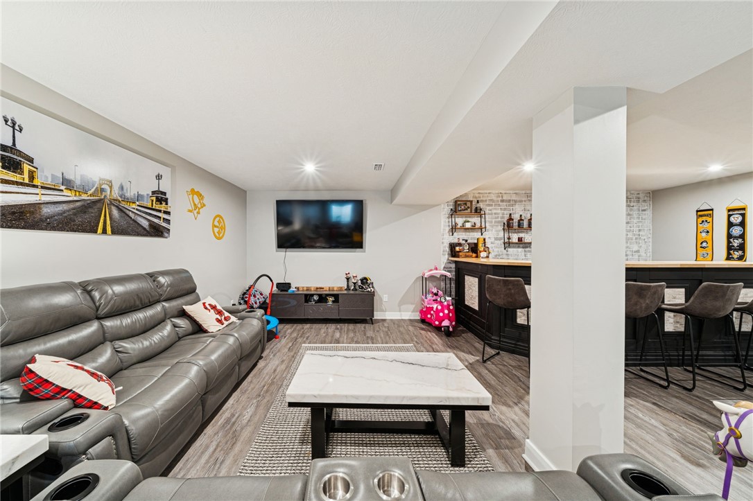 Penn Twp, Pennsylvania, 15644, United States, 4 Bedrooms Bedrooms, ,4 BathroomsBathrooms,Residential,For Sale,2010437