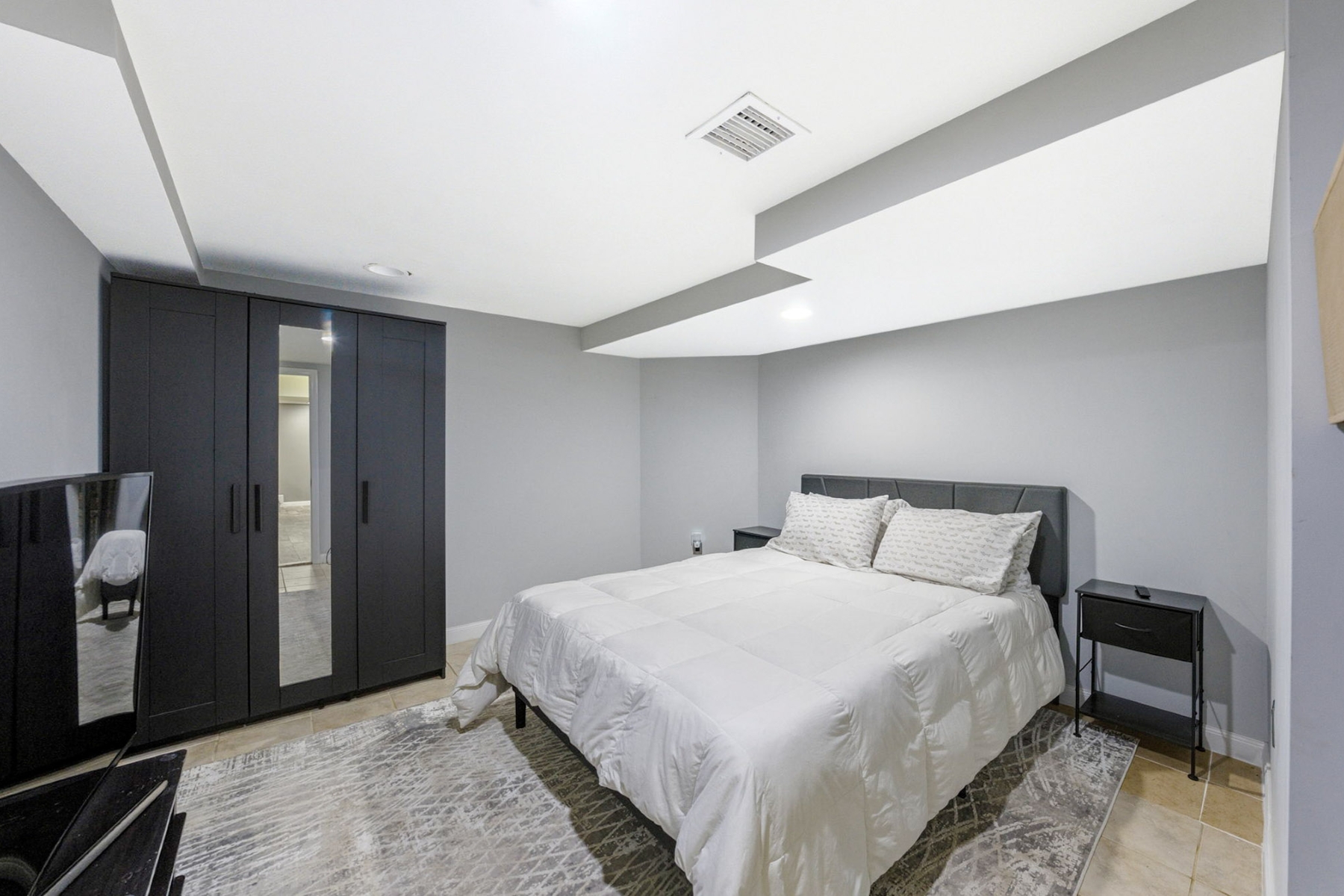  Fully Renovated Two Family Property - 物件實景