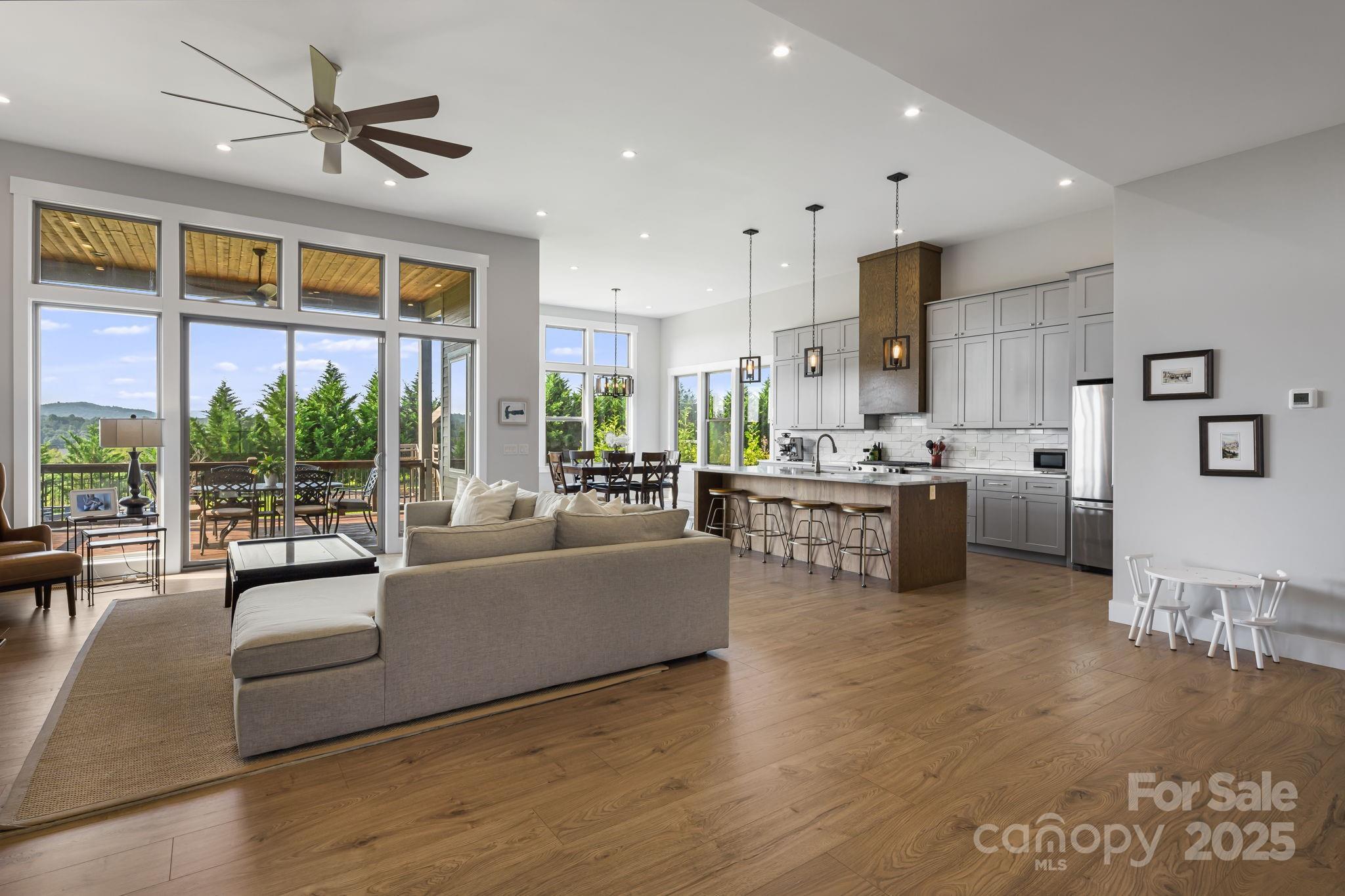 Mills River, North Carolina, 28759, United States, 3 Bedrooms Bedrooms, ,3 BathroomsBathrooms,Residential,For Sale,1992072