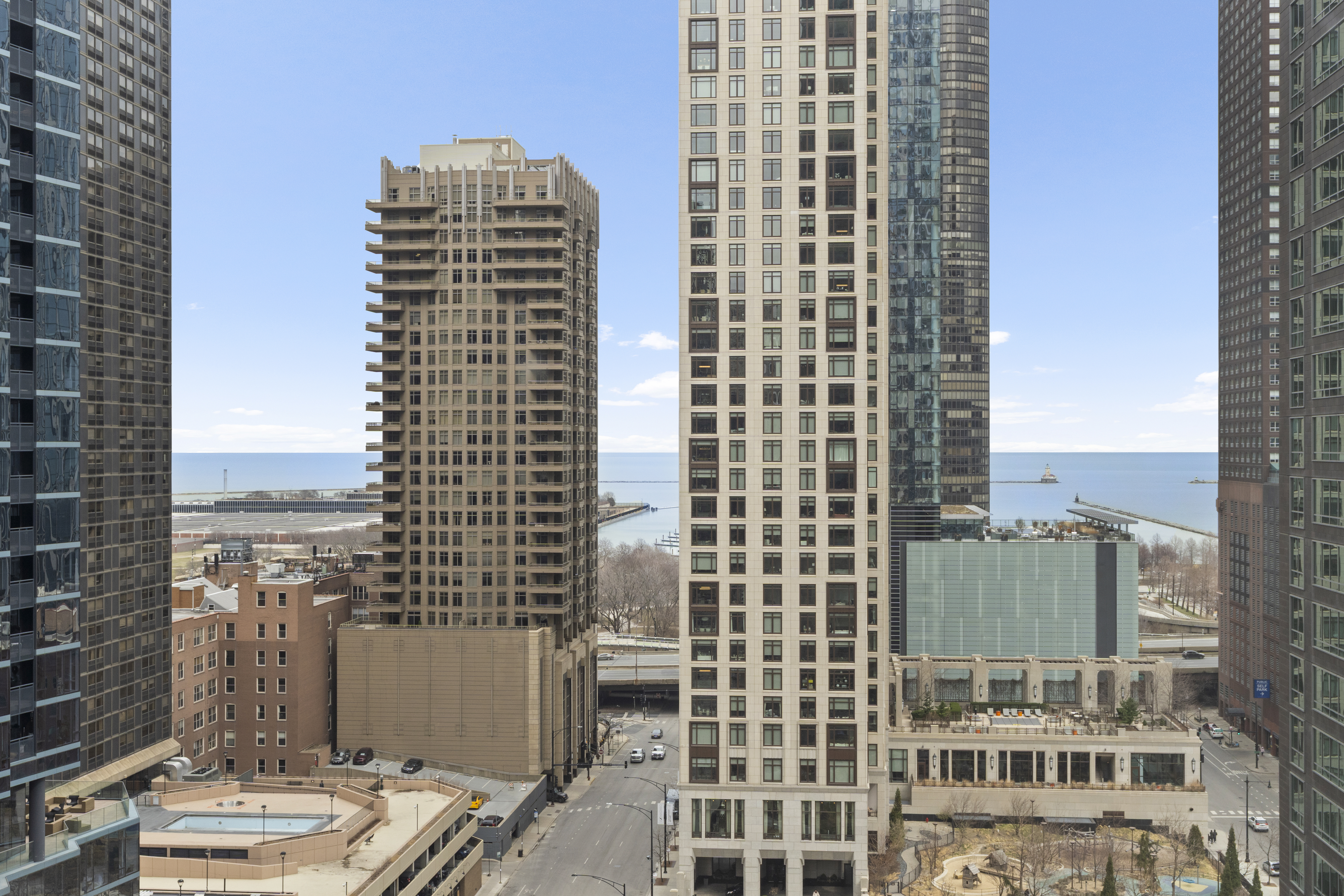  Great Large Studio with Northeast Views of Lake Michigan and Bennett Park - 物件實景