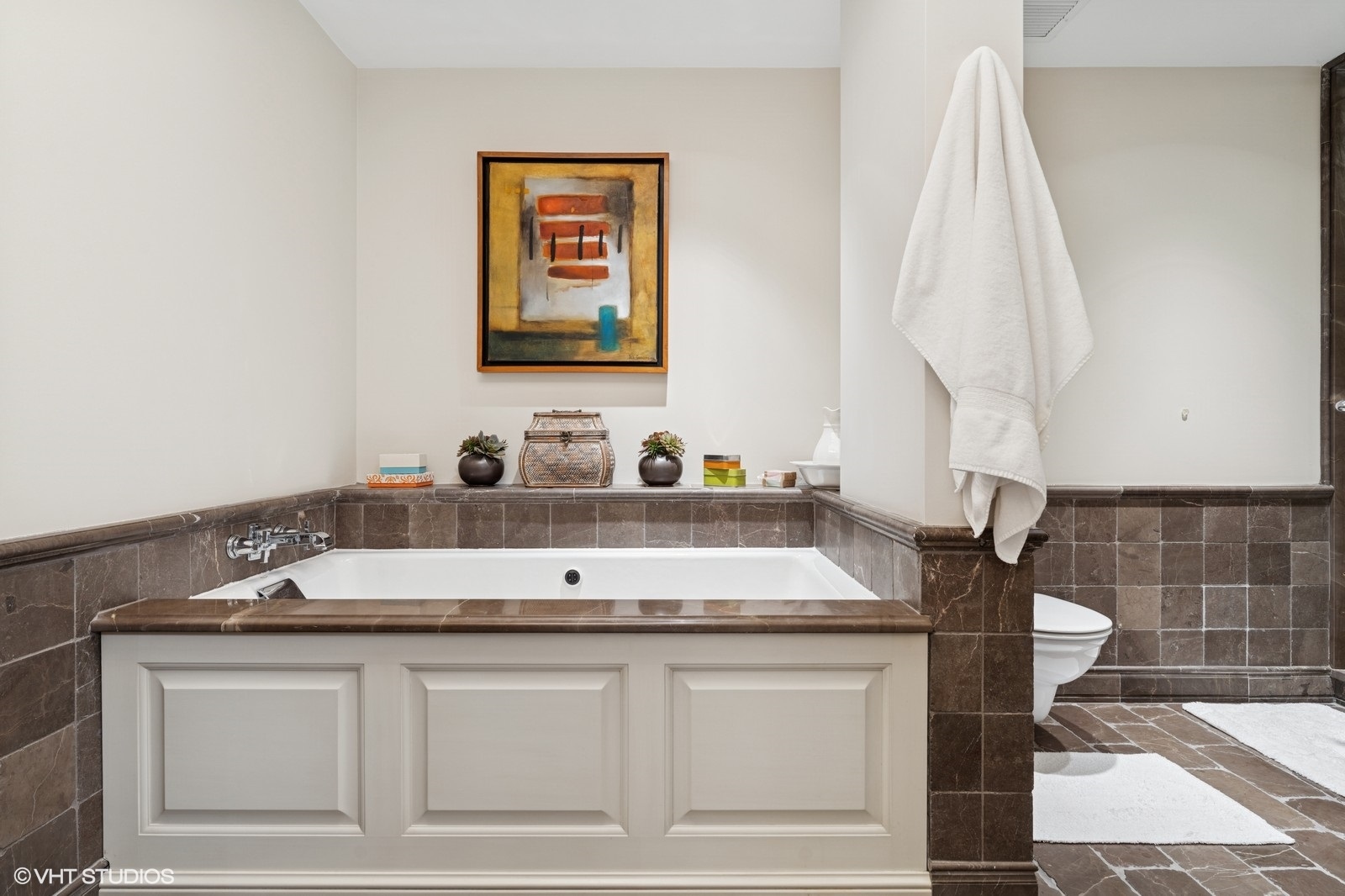 Chicago, Illinois, 60611, United States, 3 Bedrooms Bedrooms, ,3 BathroomsBathrooms,Residential,For Sale,1941703