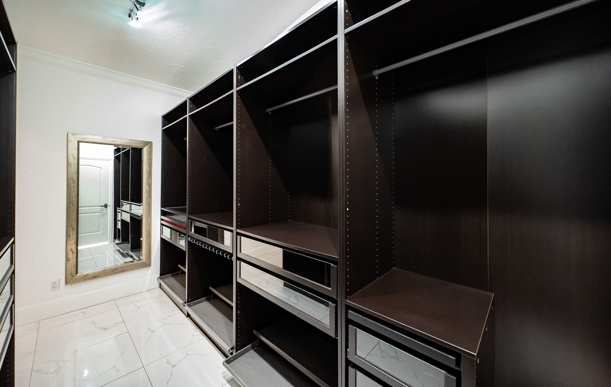 St Petersburg, Florida, 33707, United States, 4 Bedrooms Bedrooms, ,3 BathroomsBathrooms,Residential,For Sale,1992370