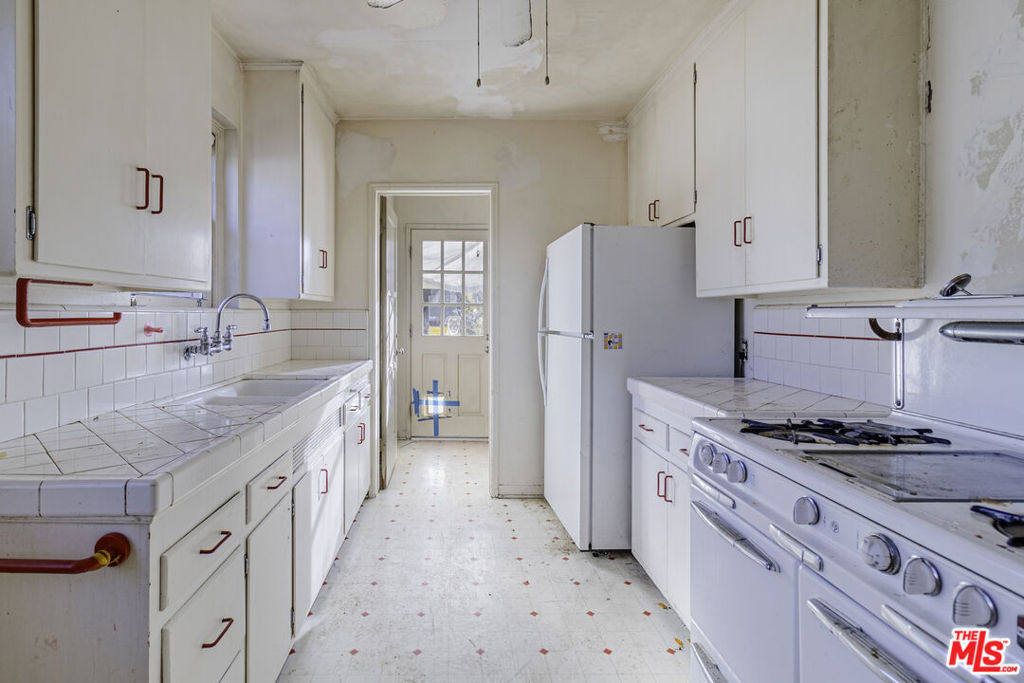 2843 Stoner Avenue, Los Angeles, California, 90064, United States, 3 Bedrooms Bedrooms, ,1 BathroomBathrooms,Residential,For Sale,2843 Stoner Avenue,1632874