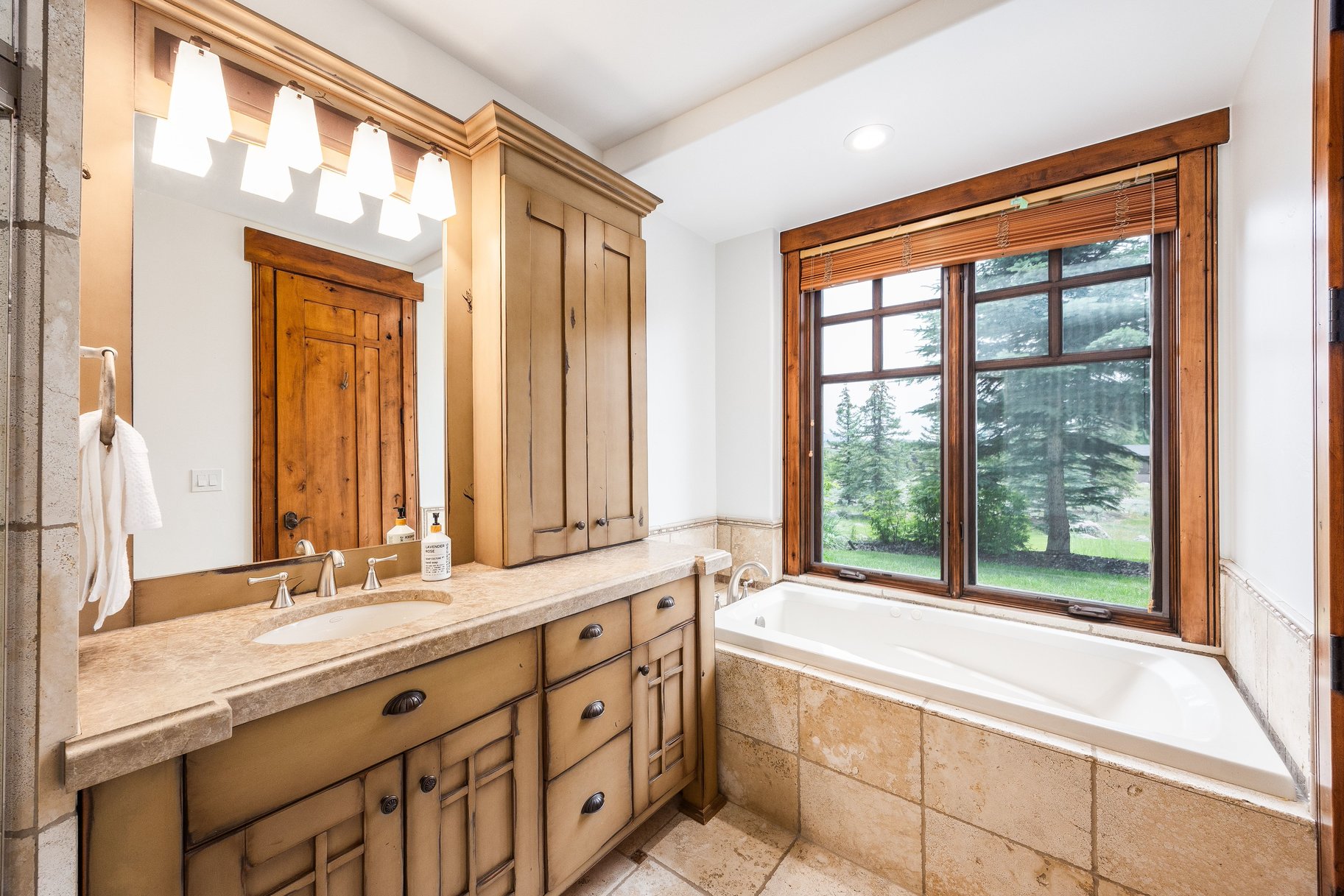  Spacious Glenwild Home with Resort Views, Private Guest Suite and Expansive Yard - 物件實景