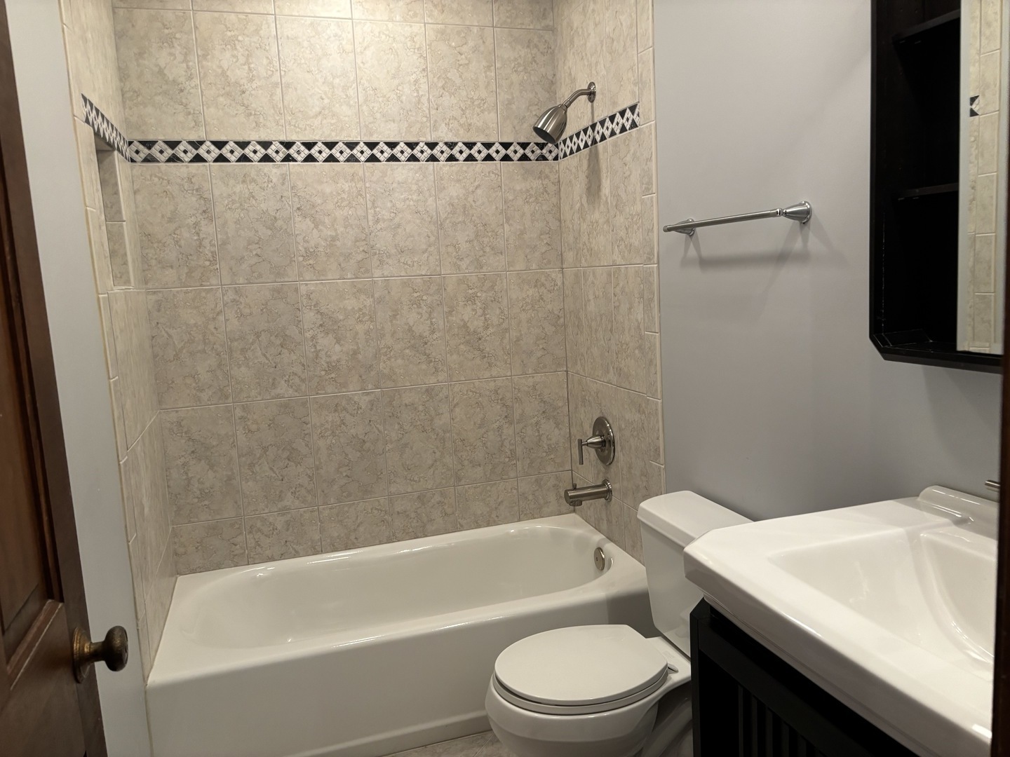 Hoffman Estates, Illinois, 60010, United States, 5 Bedrooms Bedrooms, ,3 BathroomsBathrooms,Residential,For Sale,1989423