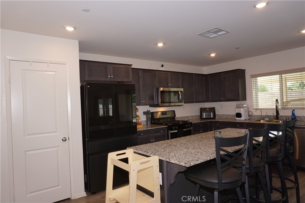Hemet, California, 92543, United States, 5 Bedrooms Bedrooms, ,3 BathroomsBathrooms,Residential,For Sale,1826909
