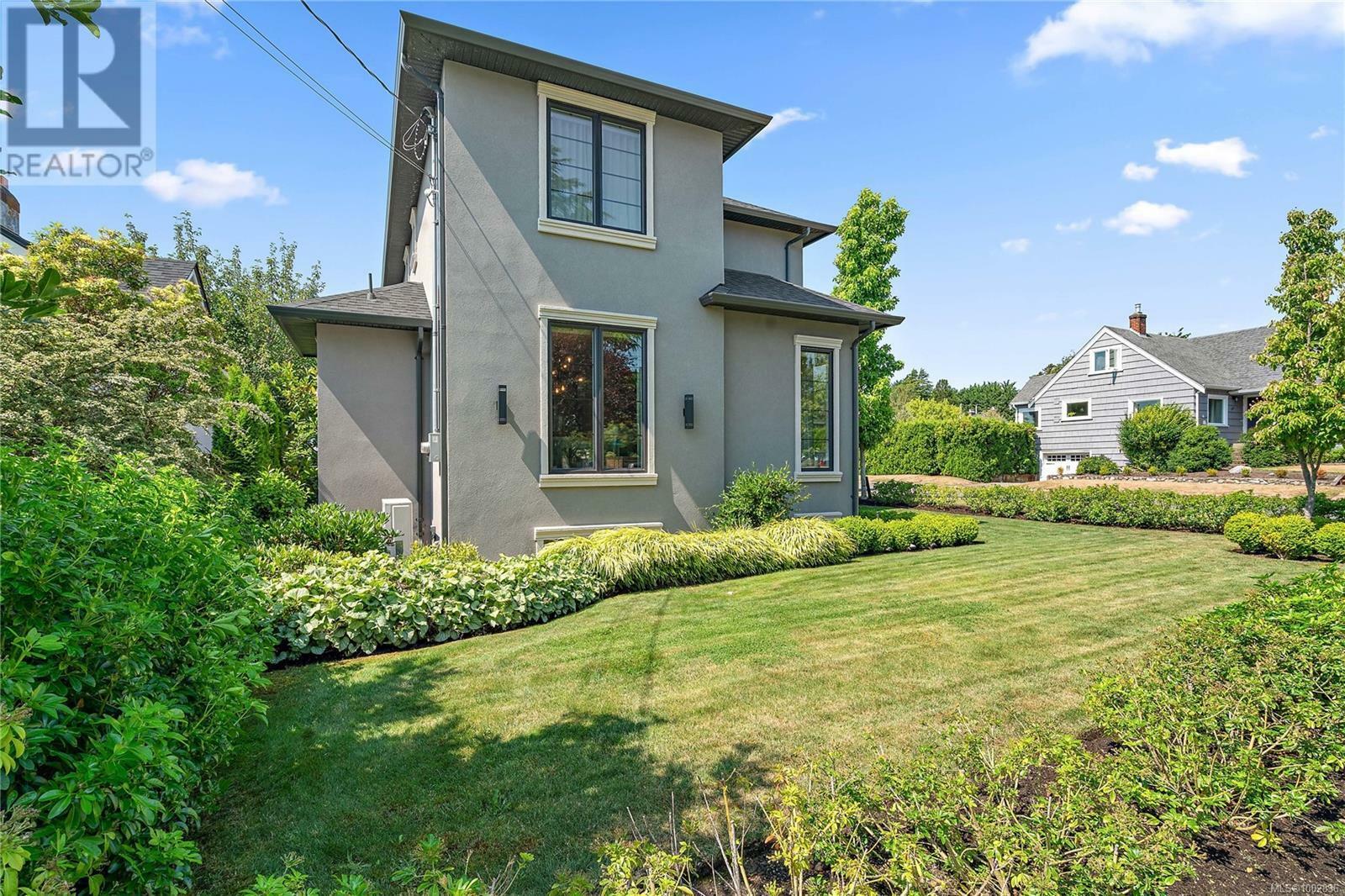 OAK BAY, British Columbia, V8R 3L8, CA, 6 Bedrooms Bedrooms, ,6 BathroomsBathrooms,Residential,For Sale,1874801