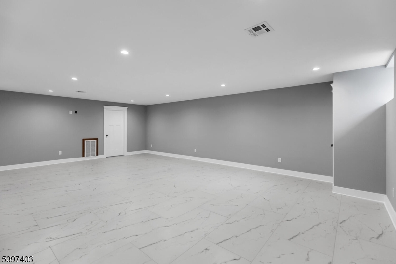 Bernards Twp., New Jersey, 07920, United States, 6 Bedrooms Bedrooms, ,5 BathroomsBathrooms,Residential,For Sale,2001685