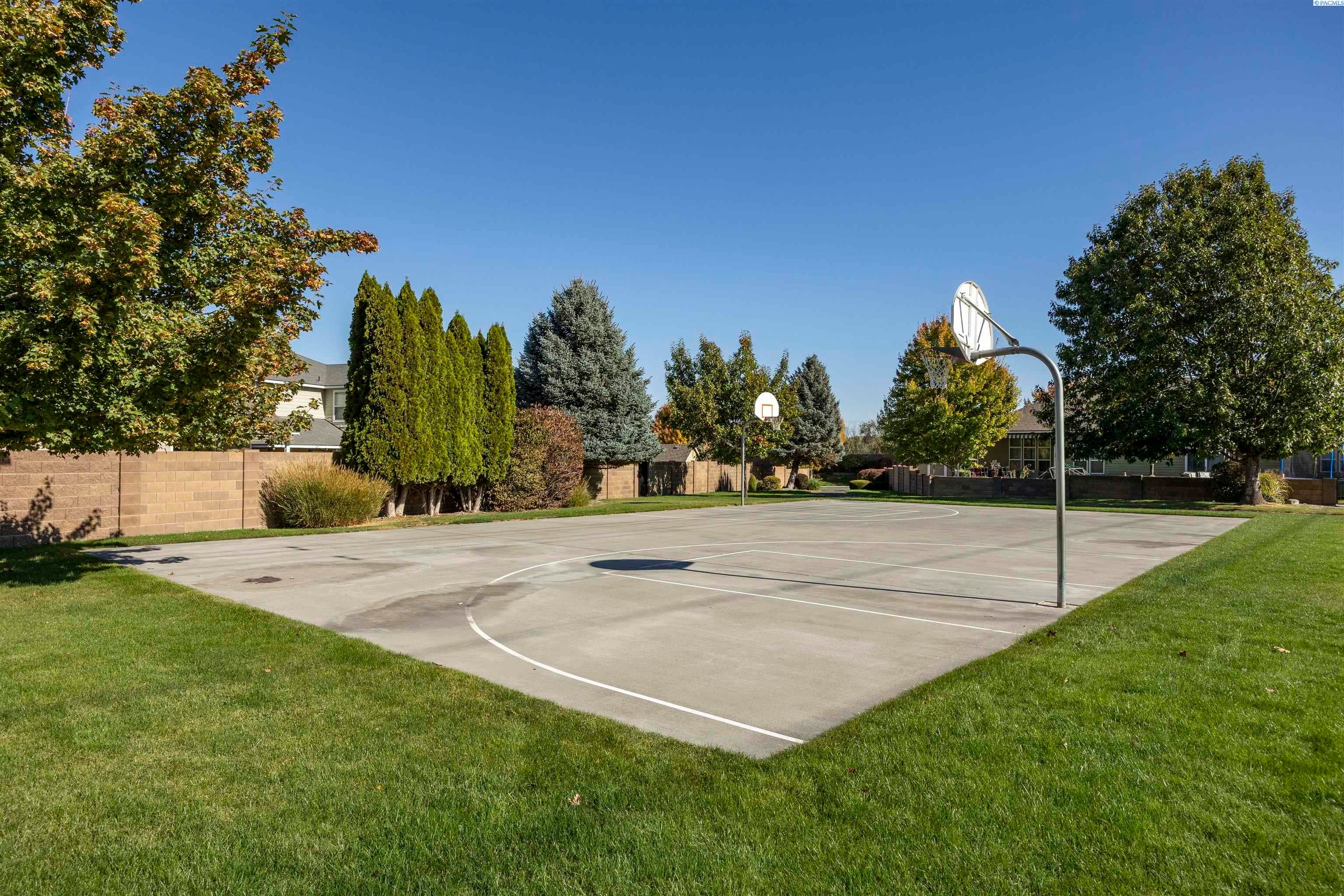 Kennewick, Washington, 99338, United States, 4 Bedrooms Bedrooms, ,2 BathroomsBathrooms,Residential,For Sale,1981833