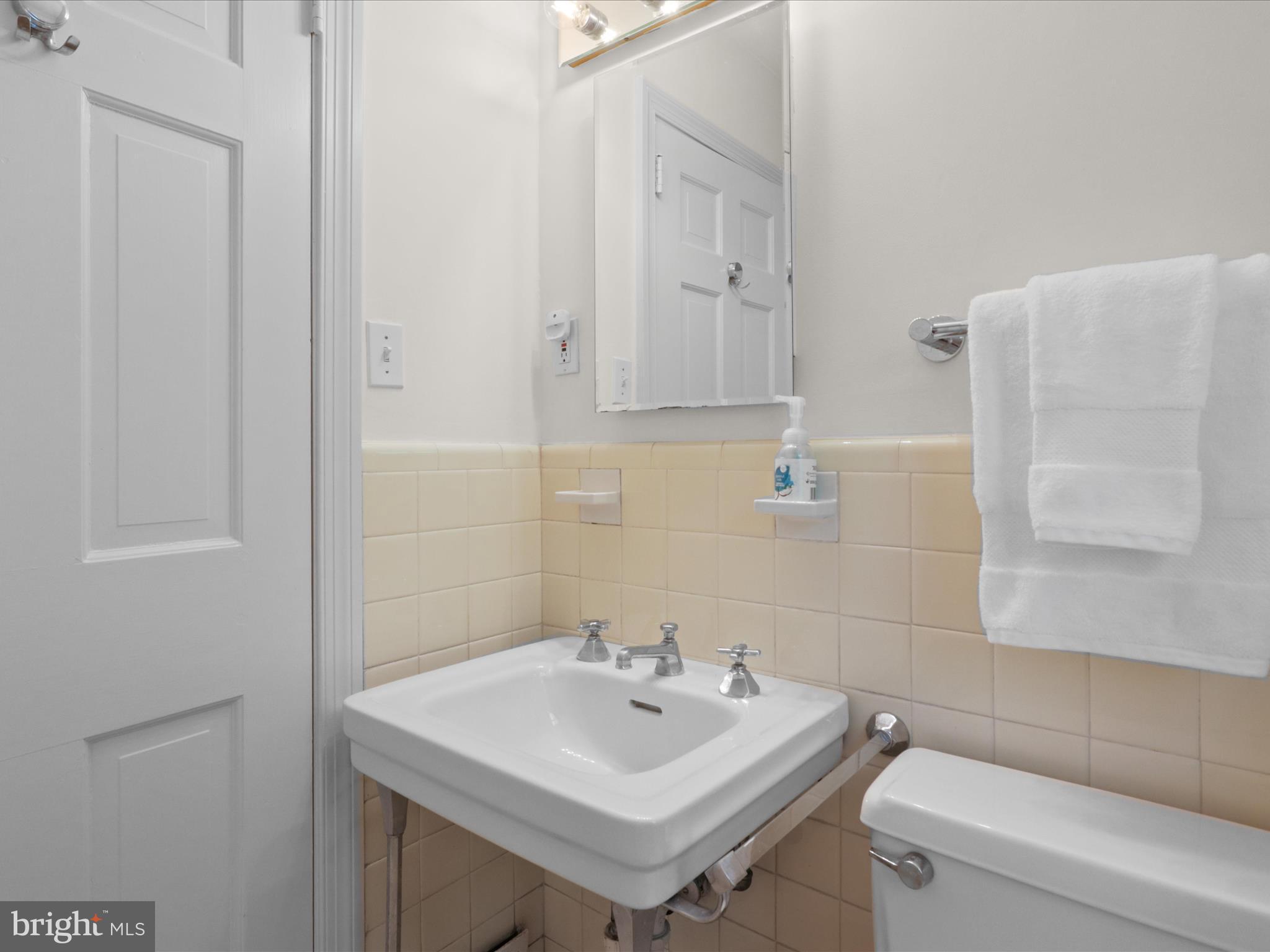 Arlington, Virginia, 22207, United States, 4 Bedrooms Bedrooms, ,4 BathroomsBathrooms,Residential,For Sale,1792386
