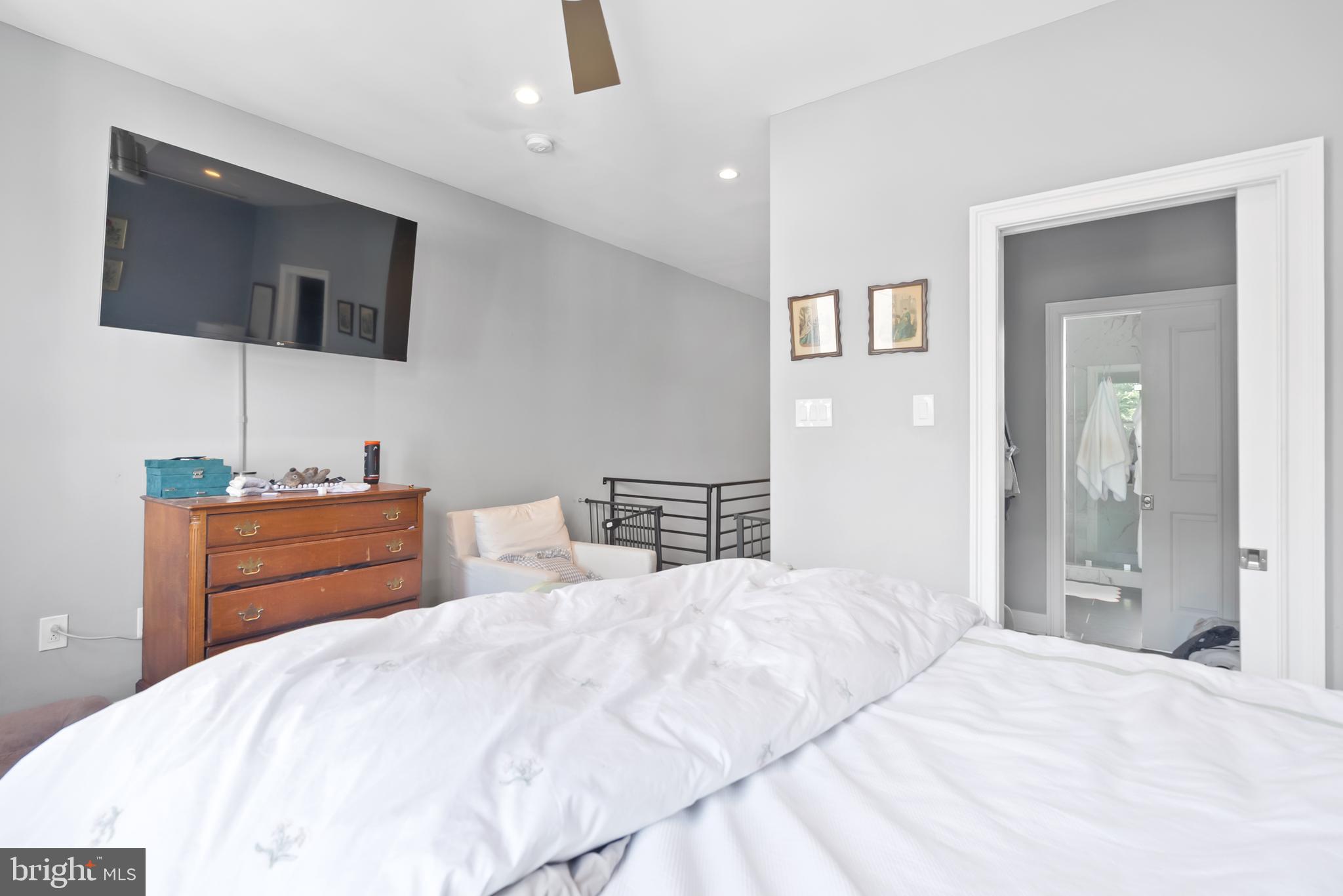 PHILADELPHIA, Pennsylvania, 19146, United States, 3 Bedrooms Bedrooms, ,3 BathroomsBathrooms,Residential,For Sale,1889775