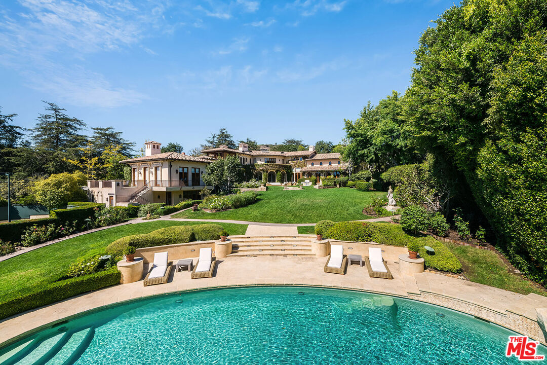 Pacific Palisades, California, 90272, United States, 8 Bedrooms Bedrooms, ,12 BathroomsBathrooms,Residential,For Sale,1949895