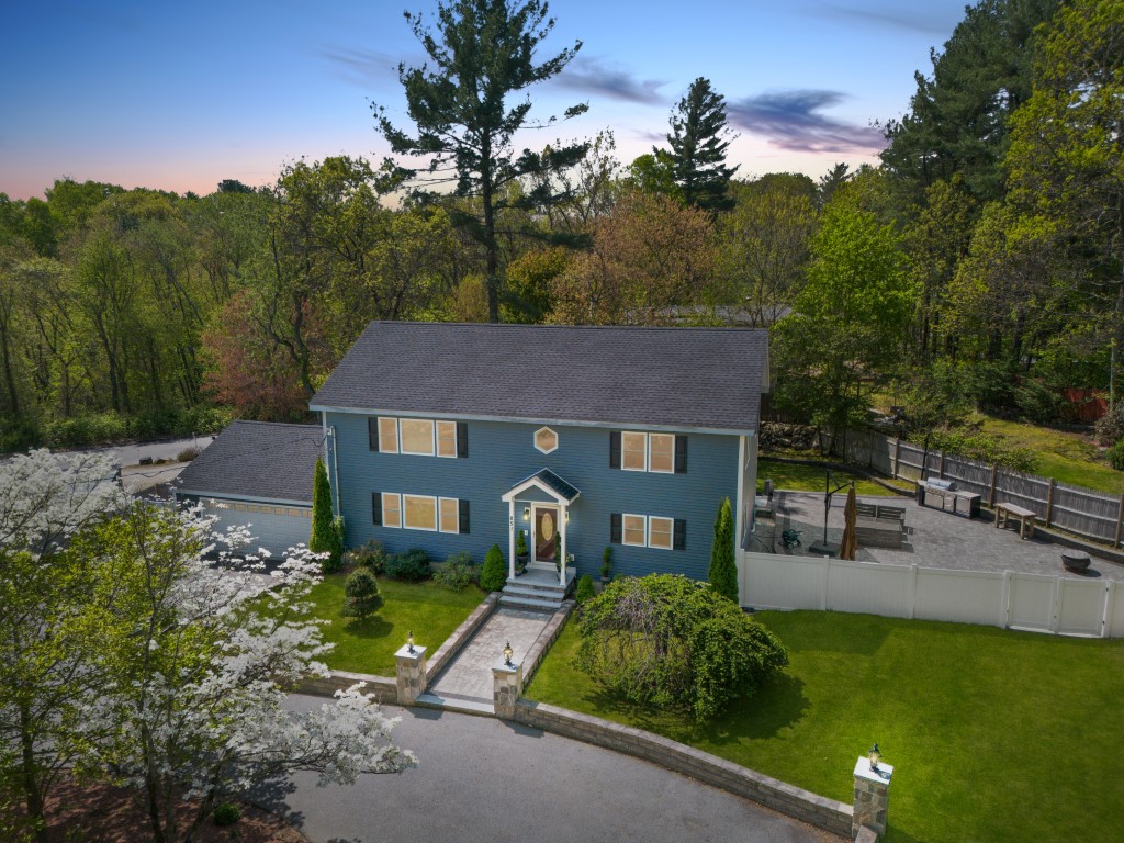 North Andover, Massachusetts, 01845, United States, 3 Bedrooms Bedrooms, ,4 BathroomsBathrooms,Residential,For Sale,2005973