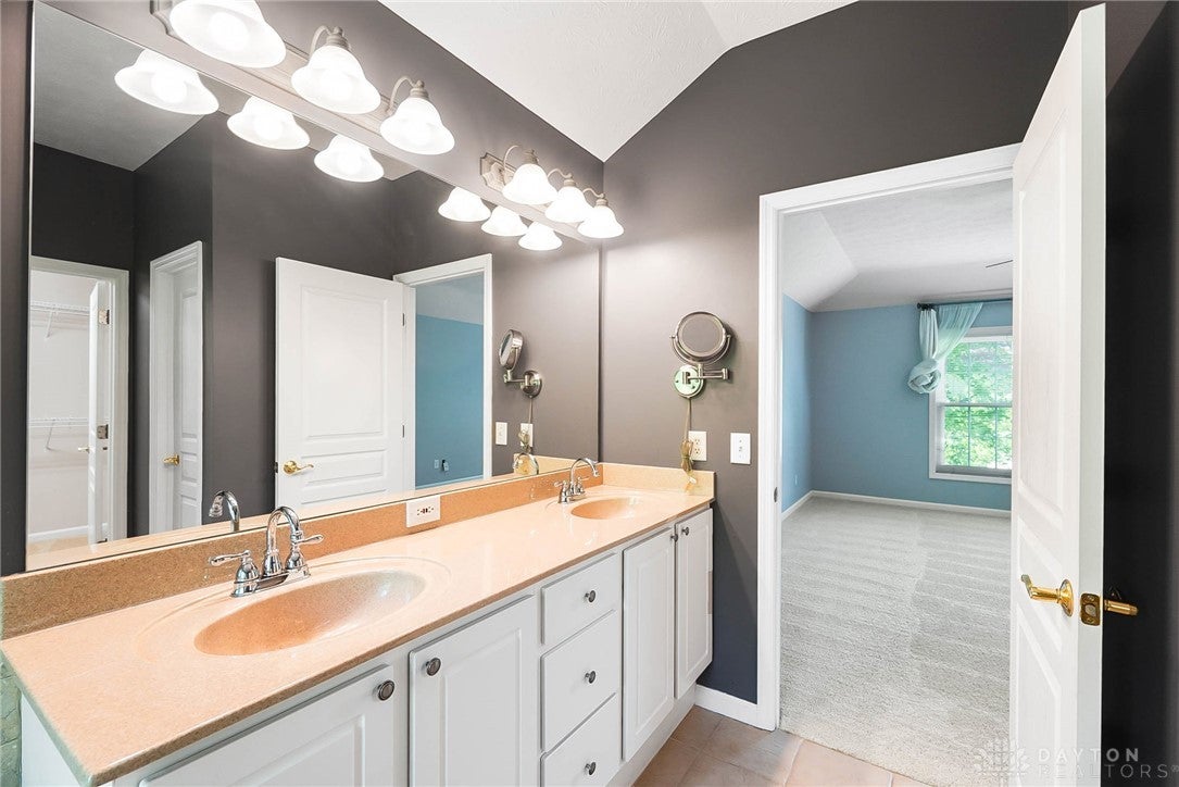 Dayton, Ohio, 45458, United States, 5 Bedrooms Bedrooms, ,4 BathroomsBathrooms,Residential,For Sale,1975816