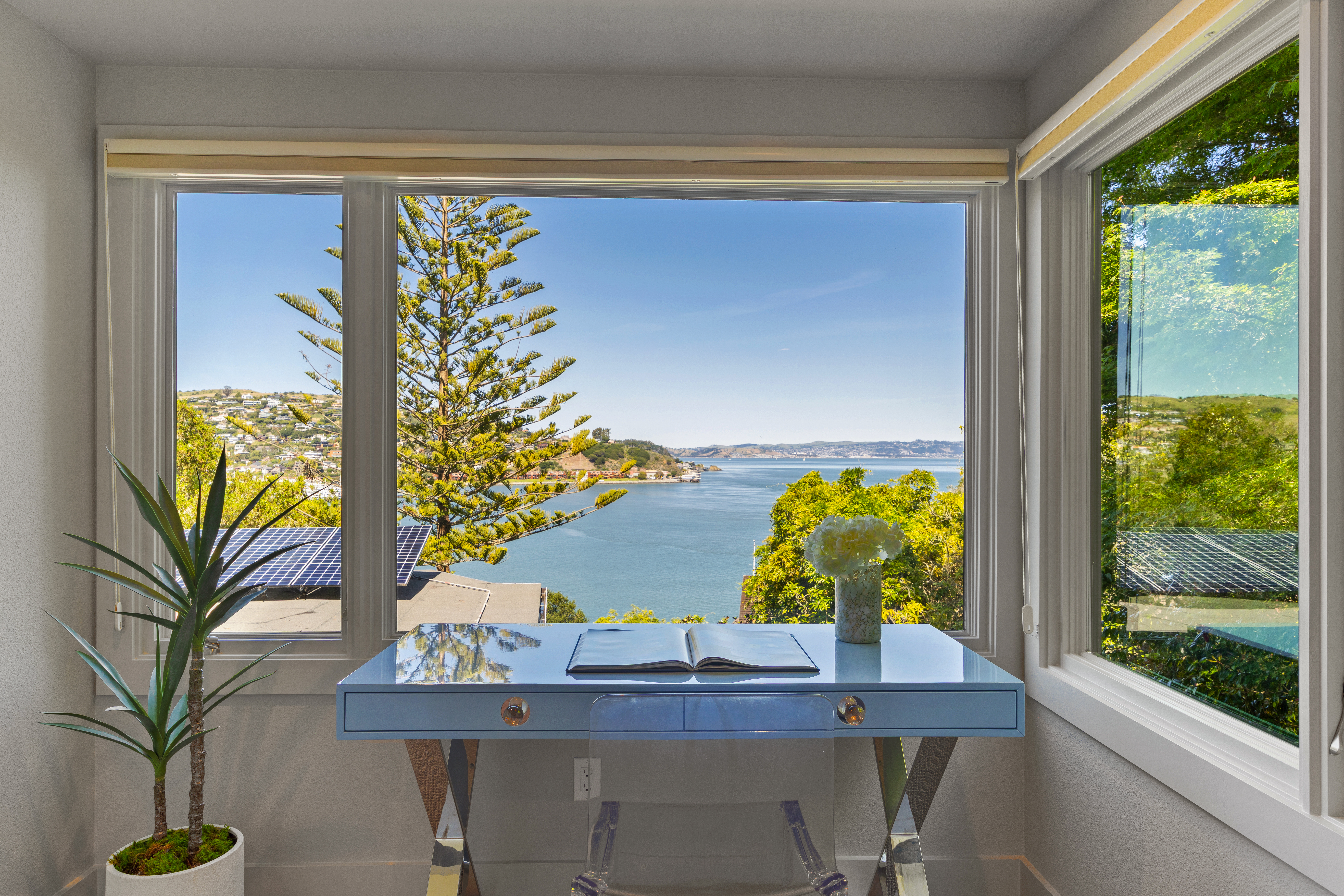  Coastal Living on Coveted Beach Road - 物件實景