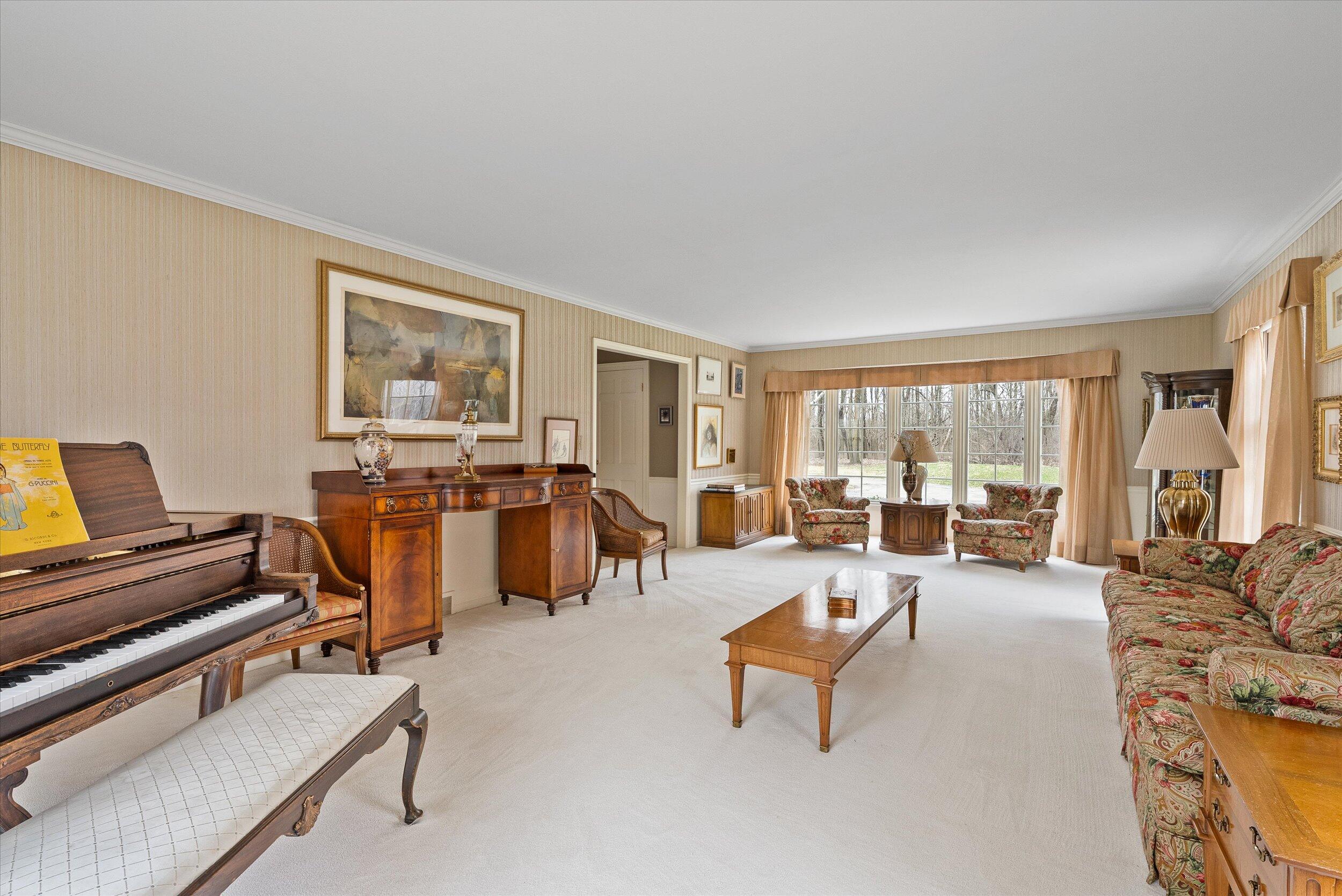 Mequon, Wisconsin, 53097, United States, 5 Bedrooms Bedrooms, ,5 BathroomsBathrooms,Residential,For Sale,1907648