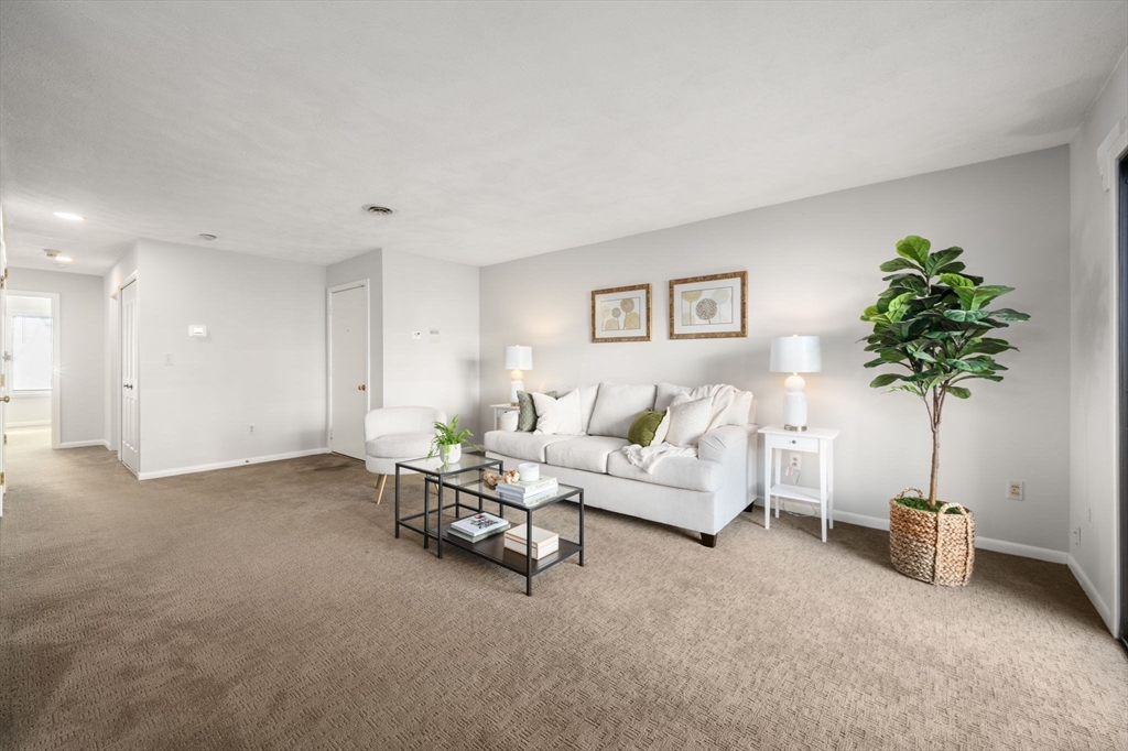 Concord, Massachusetts, 01742, United States, 2 Bedrooms Bedrooms, ,2 BathroomsBathrooms,Residential,For Sale,2000967