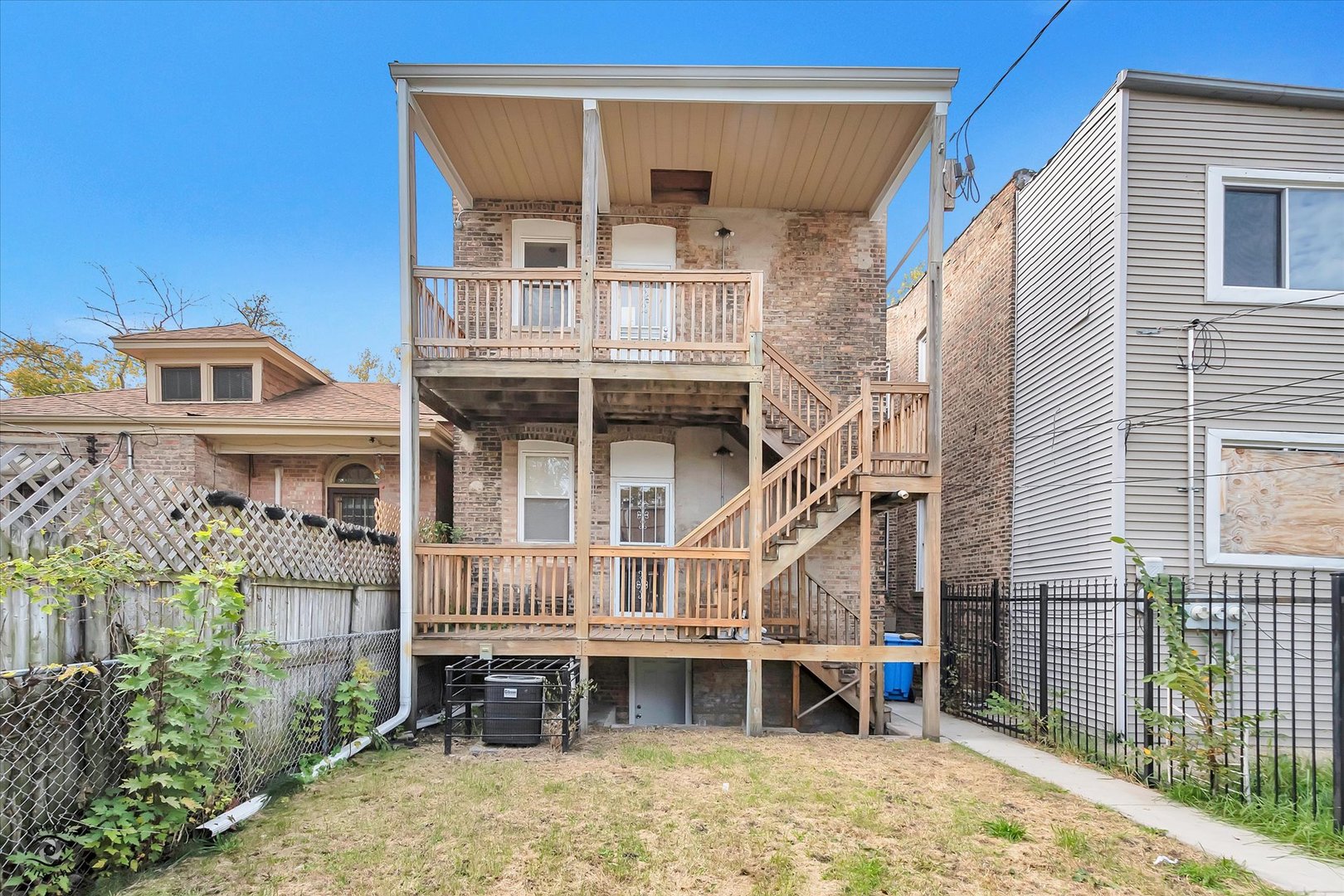 Chicago, Illinois, 60637, United States, 7 Bedrooms Bedrooms, ,3 BathroomsBathrooms,Residential,For Sale,1915108