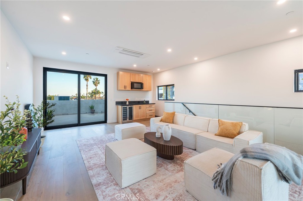 Huntington Beach, California, 92648, United States, 3 Bedrooms Bedrooms, ,5 BathroomsBathrooms,Residential,For Sale,2003455