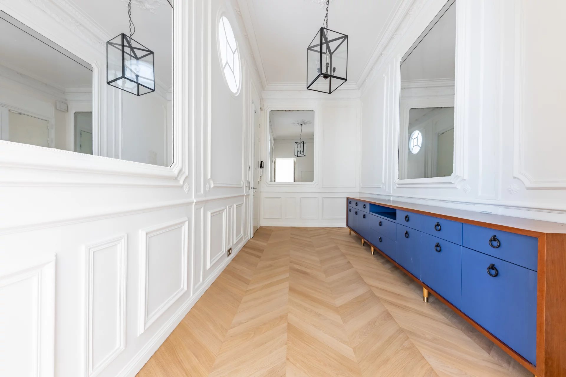 Paris 8th, Île-de-France, 75008, FR, 4 Bedrooms Bedrooms, ,4 BathroomsBathrooms,Residential,For Sale,1865349