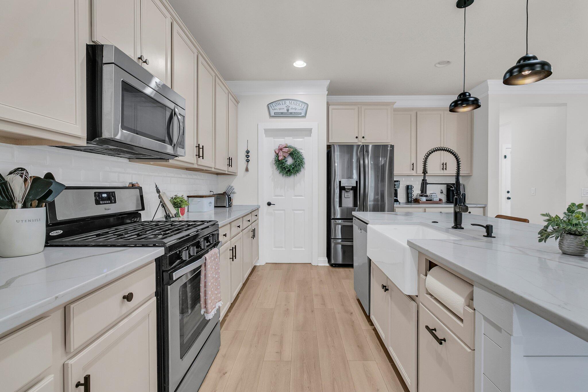 Charleston, South Carolina, 29414, United States, 4 Bedrooms Bedrooms, ,3 BathroomsBathrooms,Residential,For Sale,1979089