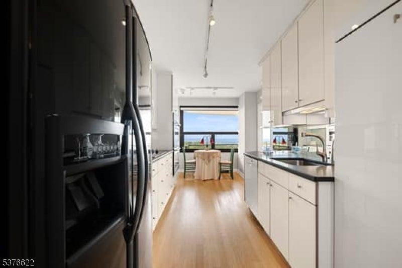 Verona Twp., New Jersey, 07044, United States, 2 Bedrooms Bedrooms, ,2 BathroomsBathrooms,Residential,For Sale,1976257