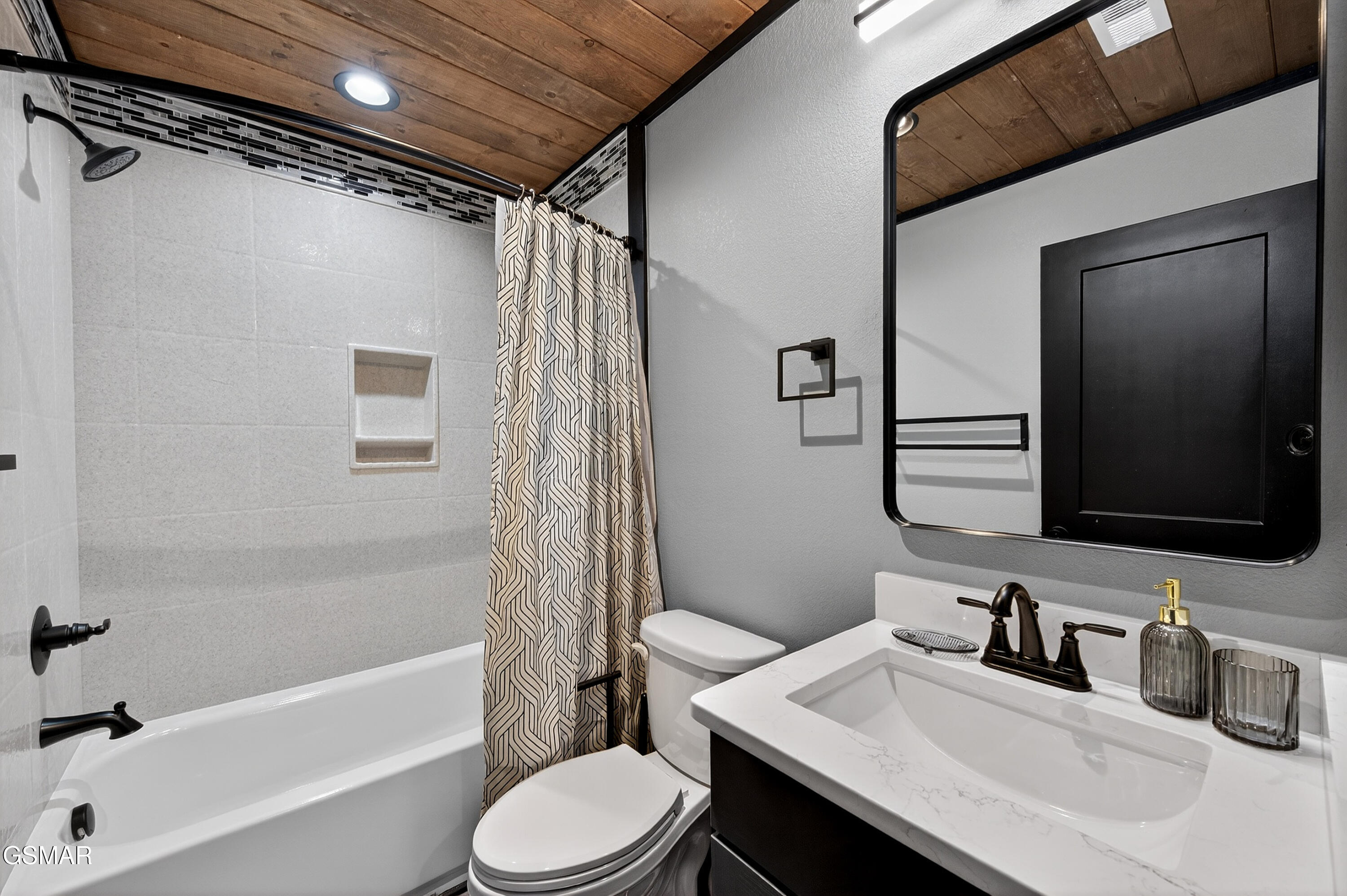 Sevierville, Tennessee, 37876, United States, 3 Bedrooms Bedrooms, ,5 BathroomsBathrooms,Residential,For Sale,1977074