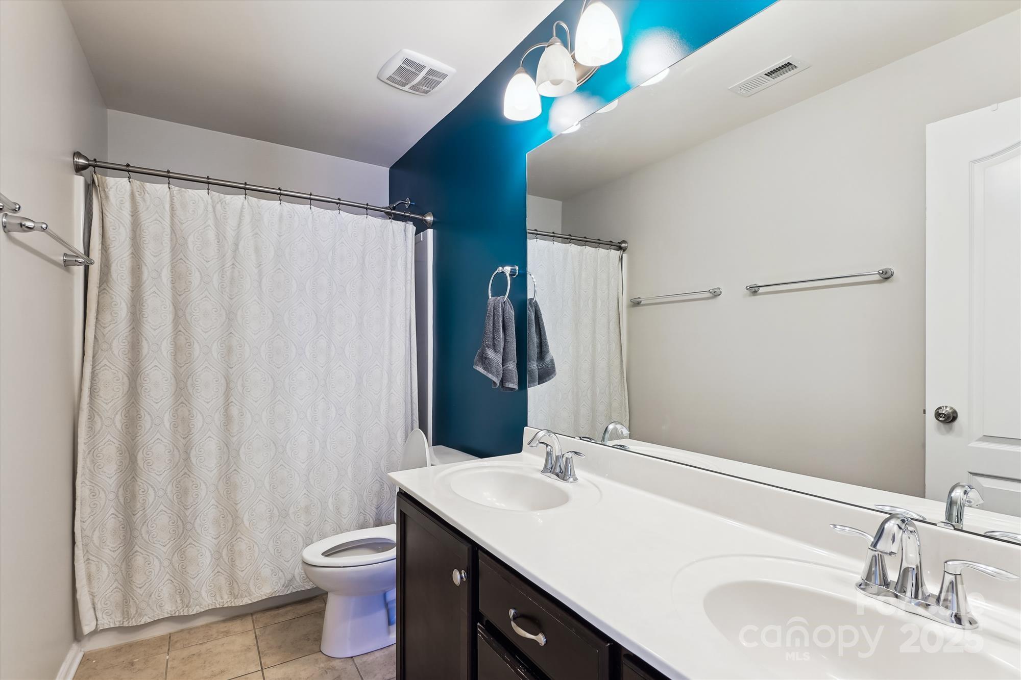 Lancaster, South Carolina, 29720, United States, 5 Bedrooms Bedrooms, ,4 BathroomsBathrooms,Residential,For Sale,1885267