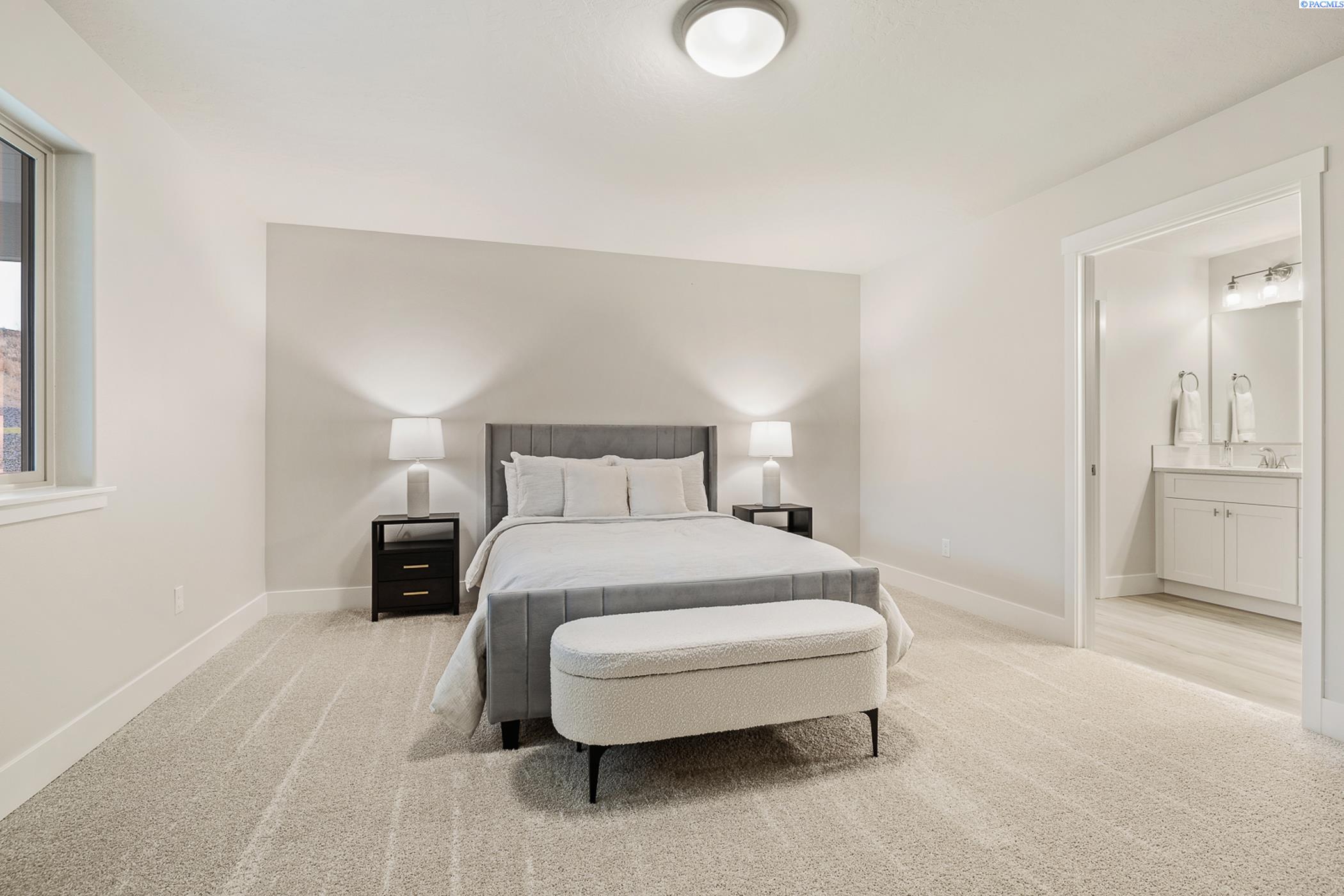 Kennewick, Washington, 99338, United States, 4 Bedrooms Bedrooms, ,1 BathroomBathrooms,Residential,For Sale,1973068