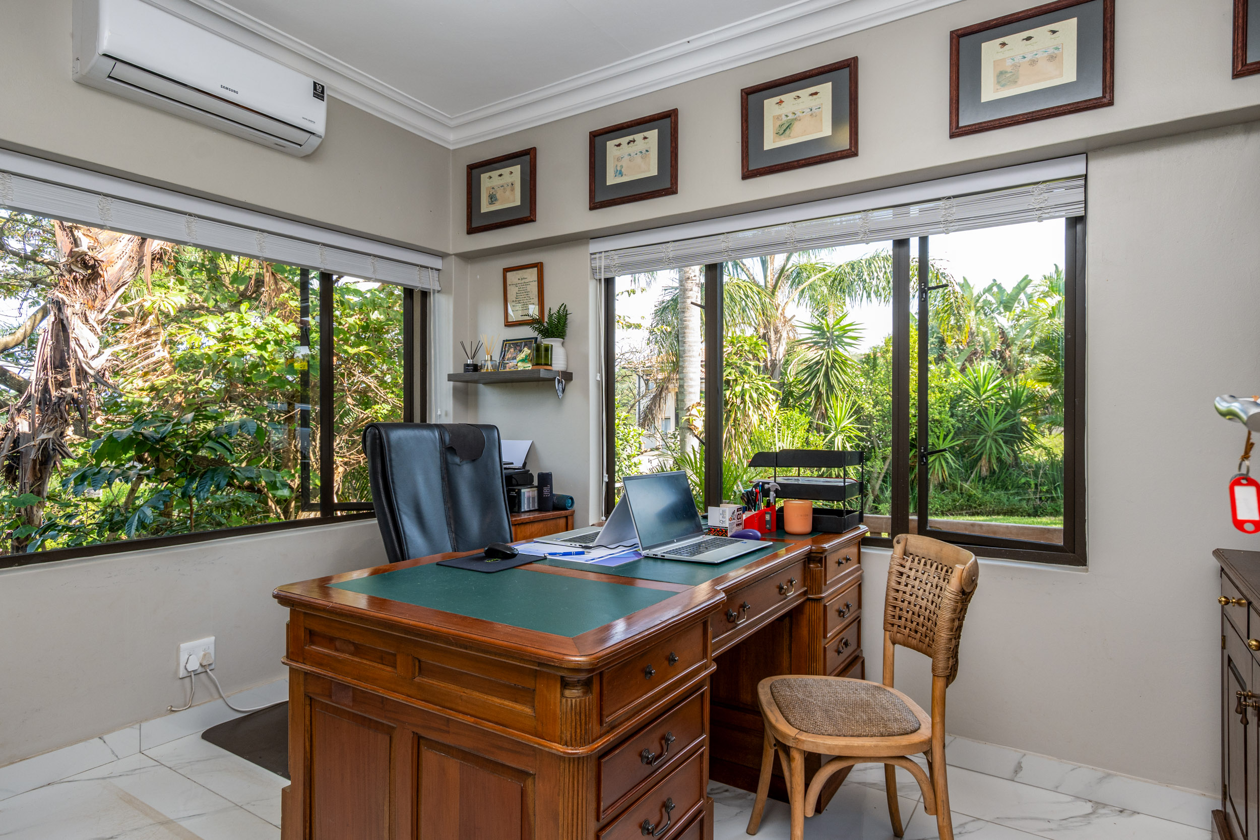  Forest Retreat with Solar Power and Exceptional Outdoor Living in Seaward Estate - 物件實景