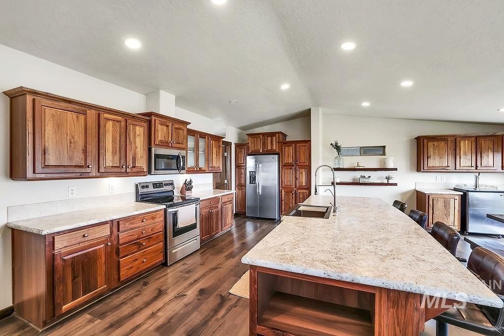 Donnelly, Idaho, 83615, United States, 3 Bedrooms Bedrooms, ,2 BathroomsBathrooms,Residential,For Sale,2005237