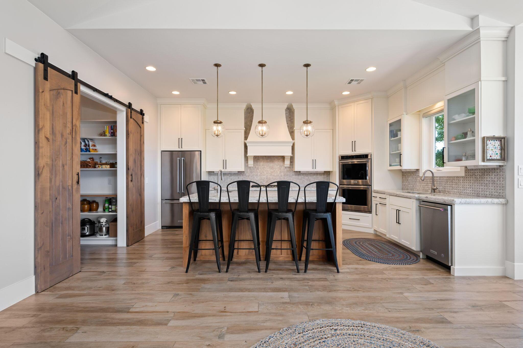 Hurricane, Utah, 84737, United States, 6 Bedrooms Bedrooms, ,6 BathroomsBathrooms,Residential,For Sale,1977381