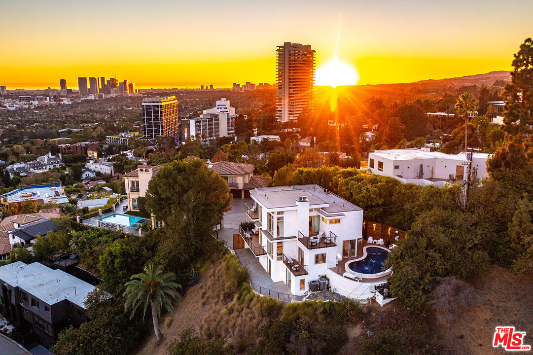 Los Angeles, California, 90069, United States, 4 Bedrooms Bedrooms, ,5 BathroomsBathrooms,Residential,For Sale,1759770