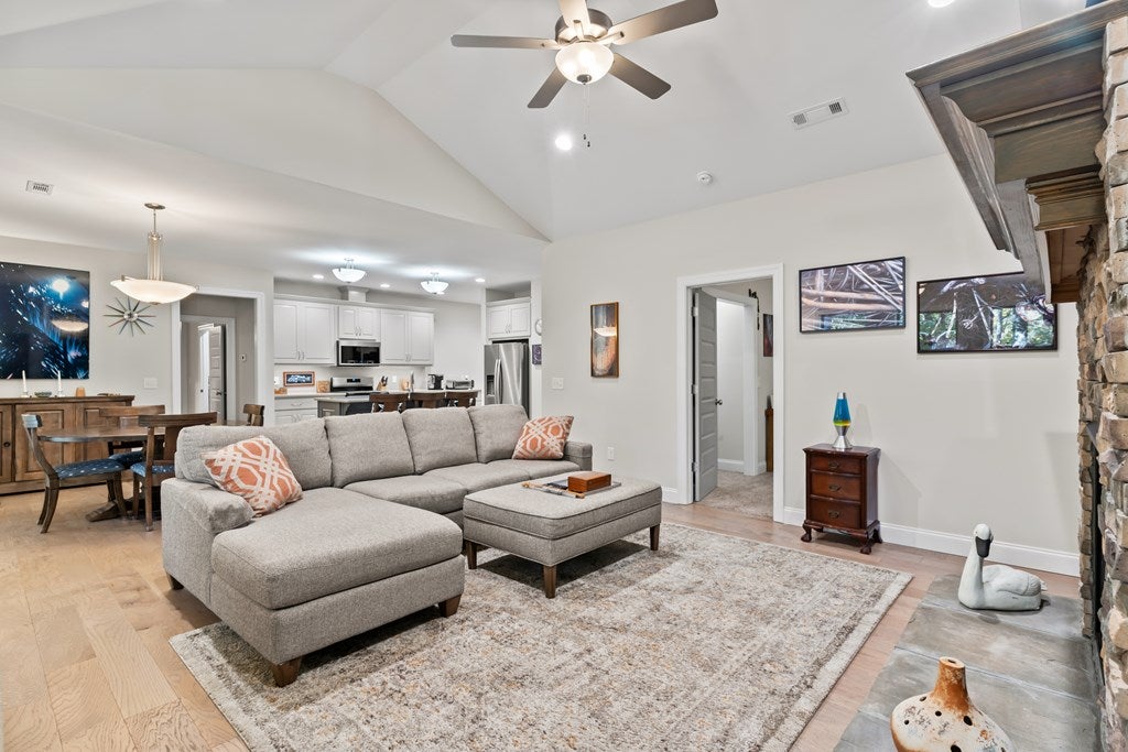 Ellijay, Georgia, 30536, United States, 3 Bedrooms Bedrooms, ,2 BathroomsBathrooms,Residential,For Sale,1987924