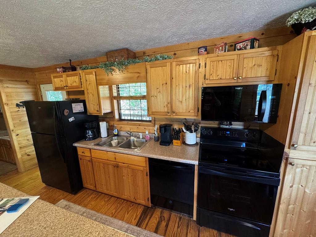 Young Harris, Georgia, 30582, United States, 3 Bedrooms Bedrooms, ,2 BathroomsBathrooms,Residential,For Sale,1863347