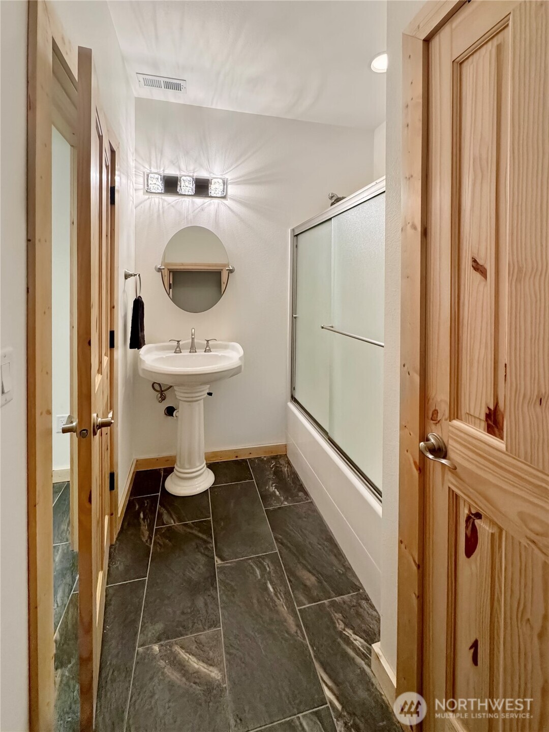 Cle Elum, Washington, 98922, United States, 3 Bedrooms Bedrooms, ,2 BathroomsBathrooms,Residential,For Sale,2001560