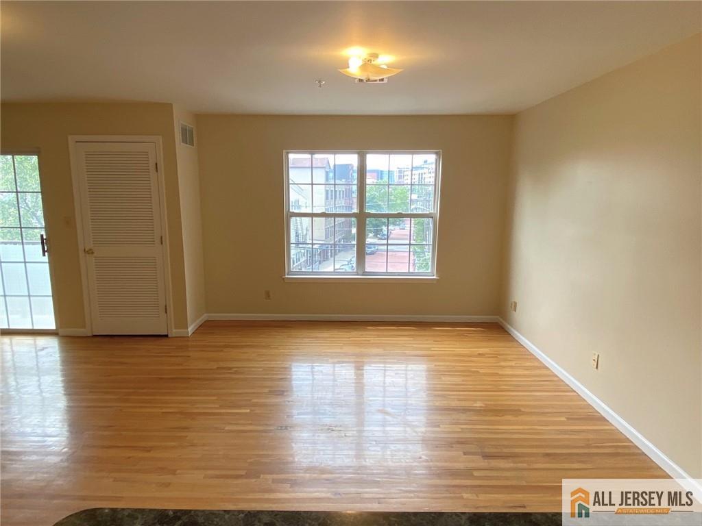 Newark, New Jersey, 07105, United States, 2 Bedrooms Bedrooms, ,3 BathroomsBathrooms,Residential,For Sale,2003519