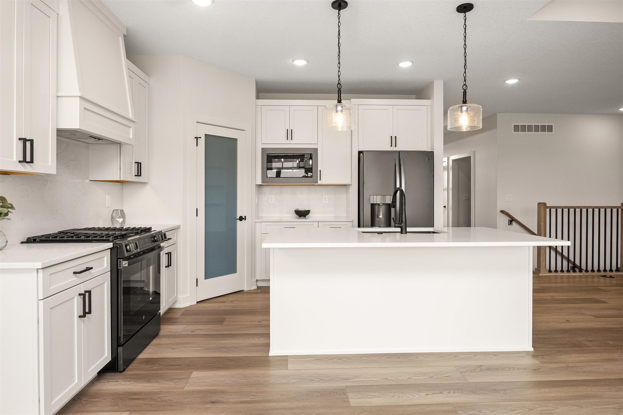 Urbandale, Iowa, 50323, United States, 4 Bedrooms Bedrooms, ,3 BathroomsBathrooms,Residential,For Sale,1975172