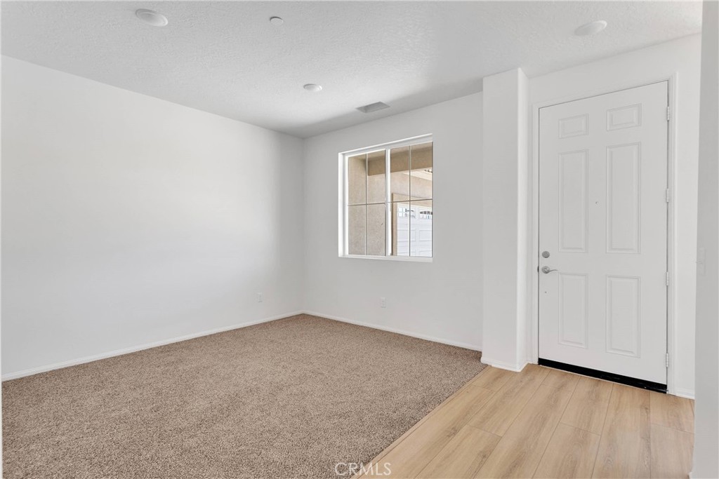 Victorville, California, 92395, United States, 3 Bedrooms Bedrooms, ,2 BathroomsBathrooms,Residential,For Sale,1865336