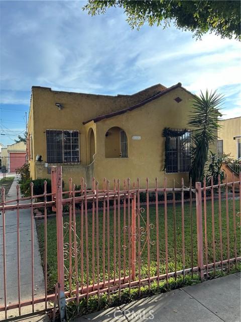 Los Angeles, California, 90001, United States, 2 Bedrooms Bedrooms, ,1 BathroomBathrooms,Residential,For Sale,1916355