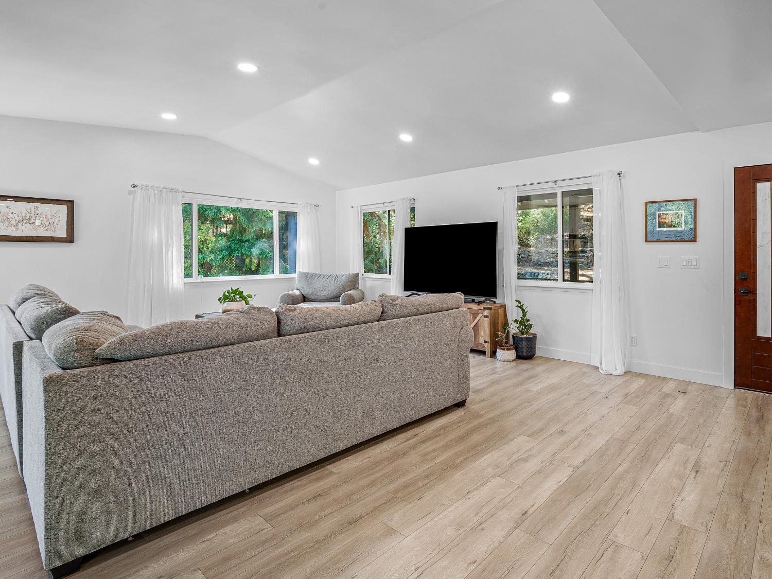 Shingle Springs, California, 95682, United States, 4 Bedrooms Bedrooms, ,3 BathroomsBathrooms,Residential,For Sale,1982328