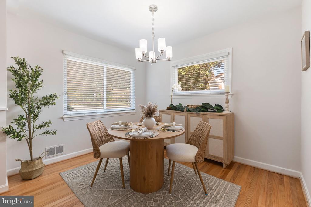 Takoma Park, Maryland, 20912, United States, 2 Bedrooms Bedrooms, ,2 BathroomsBathrooms,Residential,For Sale,1974718