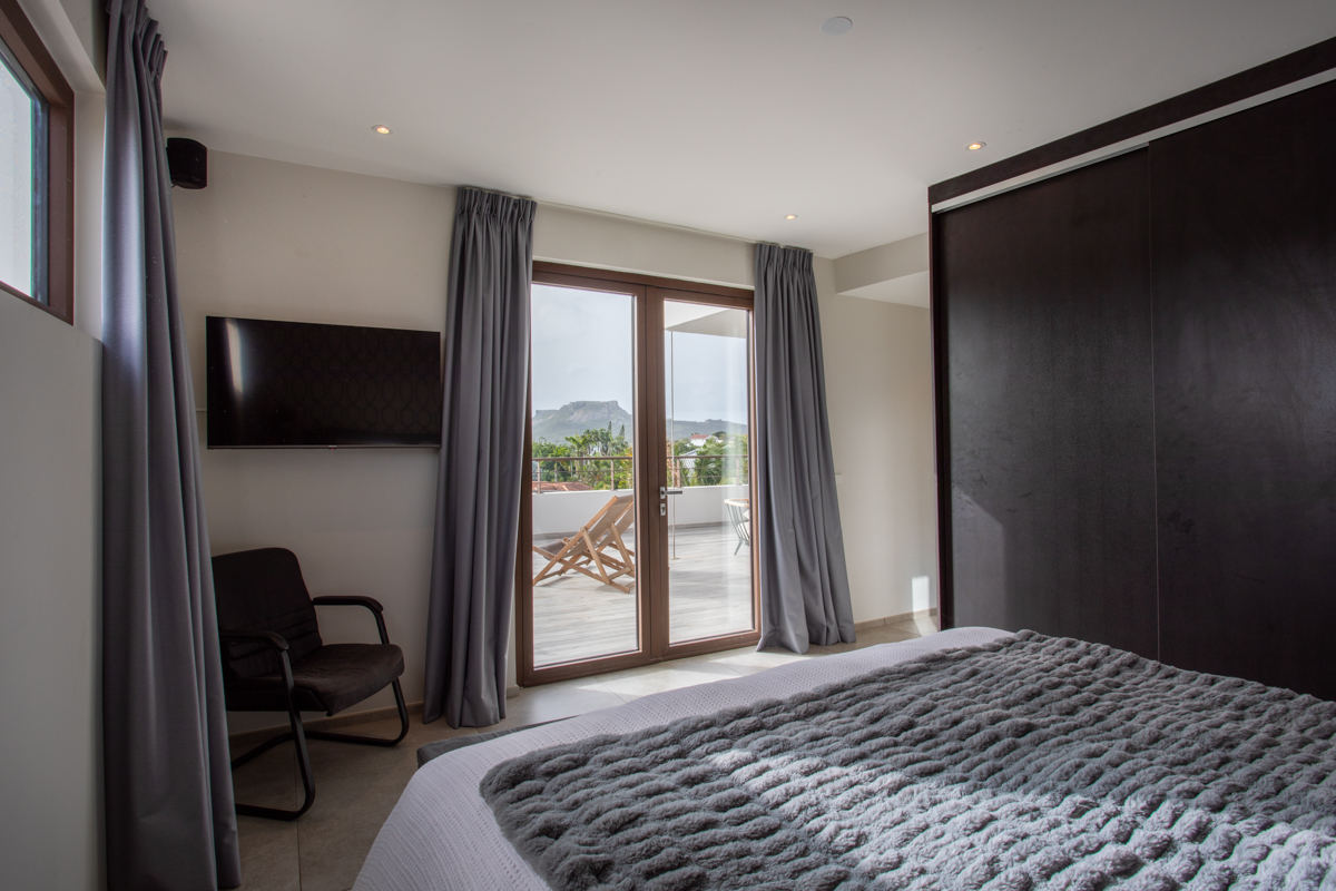Jan Sofat, CW, 2 Bedrooms Bedrooms, ,2 BathroomsBathrooms,Residential,For Sale,1752587