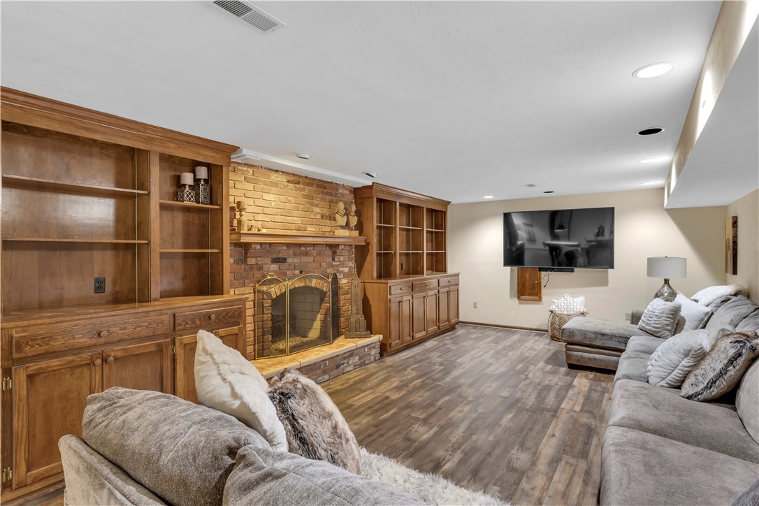 Hampton, Pennsylvania, 15044, United States, 4 Bedrooms Bedrooms, ,6 BathroomsBathrooms,Residential,For Sale,1947069
