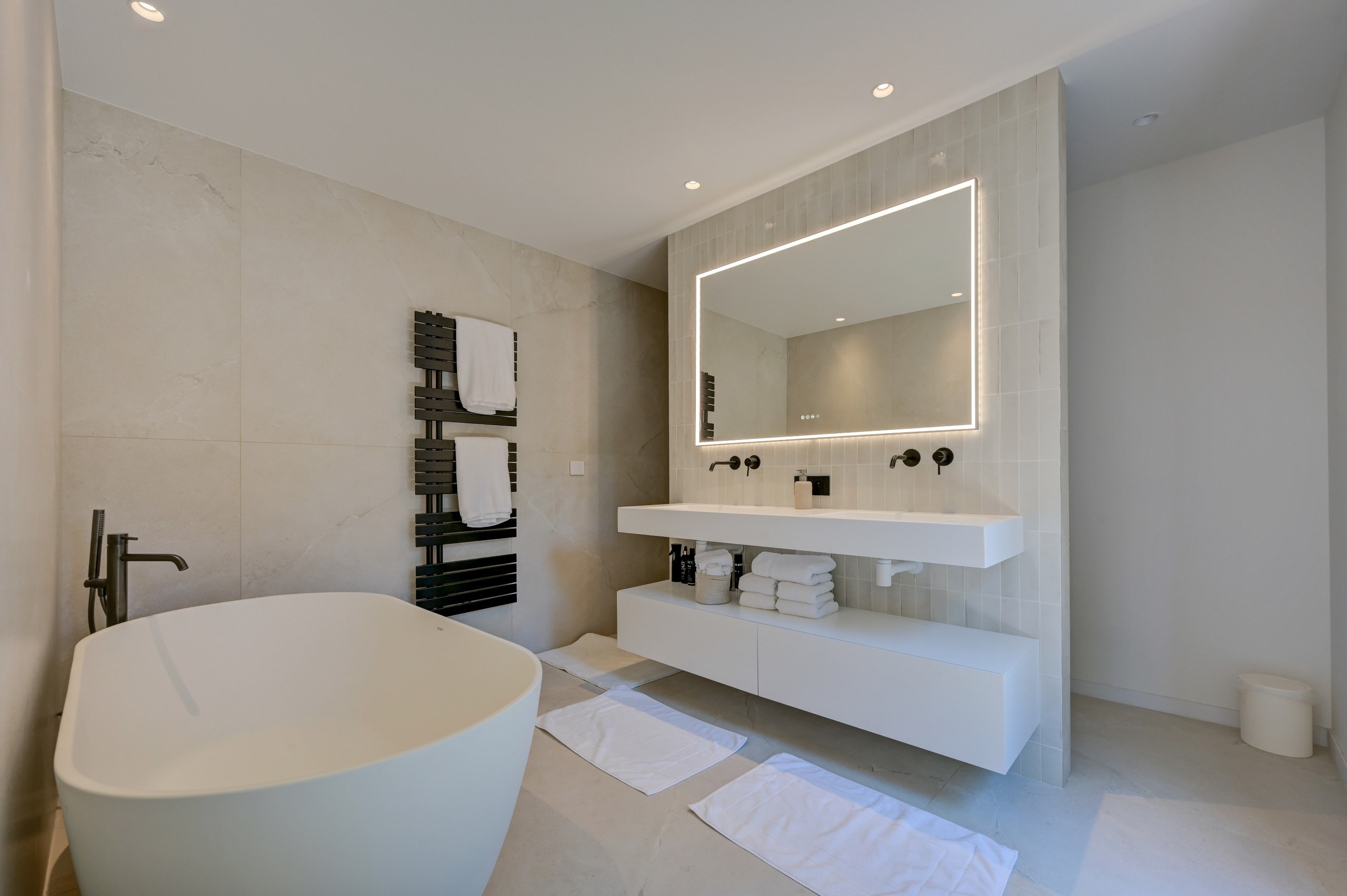  Aix-en-Provence  Contemporary Villa with Pool, Triple Garage and Walking Dista… - 物件實景