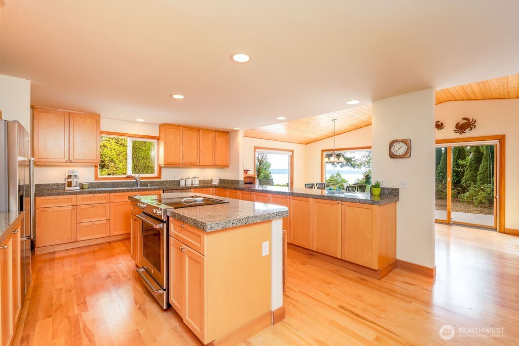 Hat Island, Washington, 98206, United States, 3 Bedrooms Bedrooms, ,1 BathroomBathrooms,Residential,For Sale,1974071