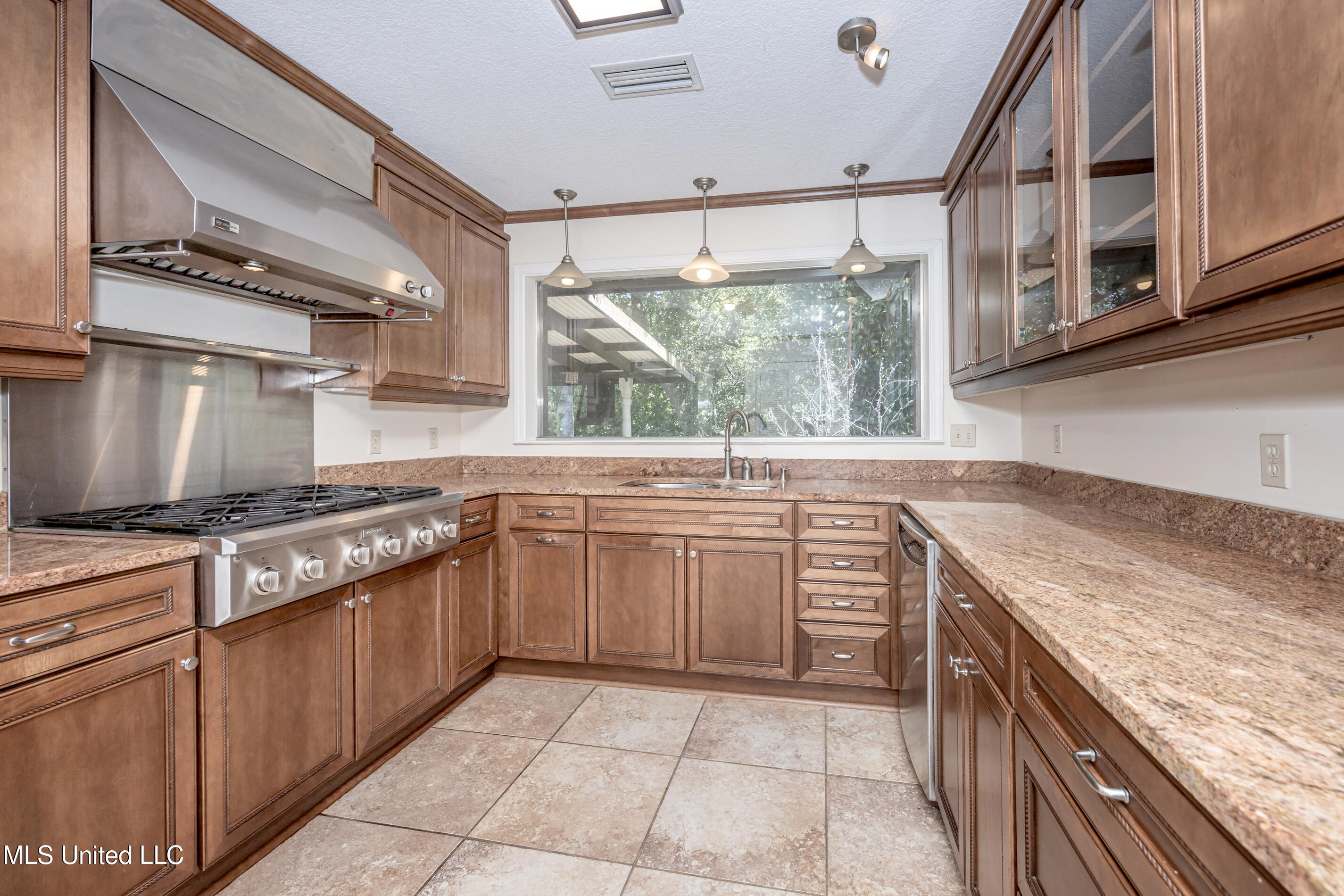 Ocean Springs, Mississippi, 39564, United States, 3 Bedrooms Bedrooms, ,3 BathroomsBathrooms,Residential,For Sale,1903607