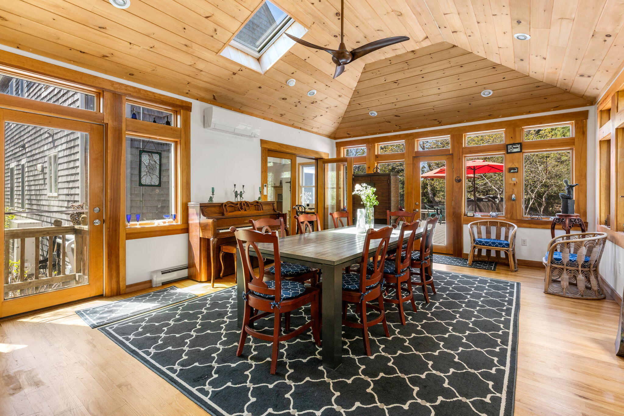  Near Beaches, Galleries & Trails — A Beautifully Updated Provincetown Home - 物件實景