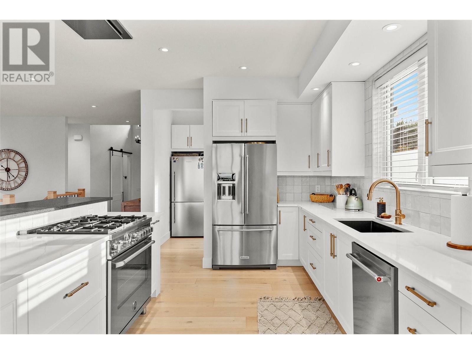KELOWNA, British Columbia, V1W 4L1, CA, 4 Bedrooms Bedrooms, ,4 BathroomsBathrooms,Residential,For Sale,1838056
