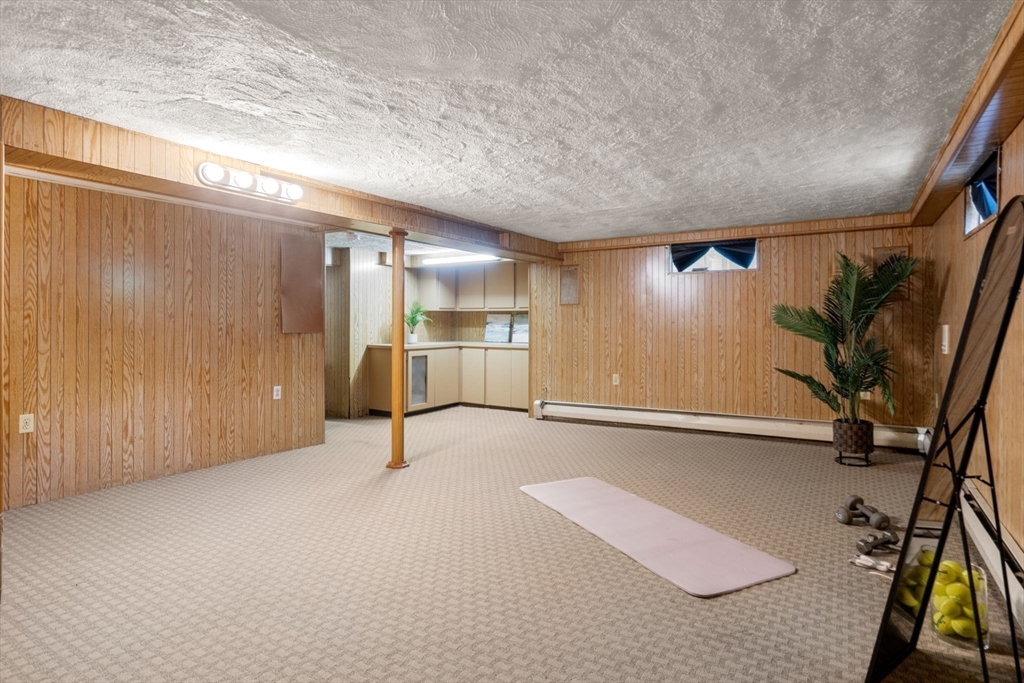 Newton, Massachusetts, 02468, United States, 4 Bedrooms Bedrooms, ,4 BathroomsBathrooms,Residential,For Sale,1942109